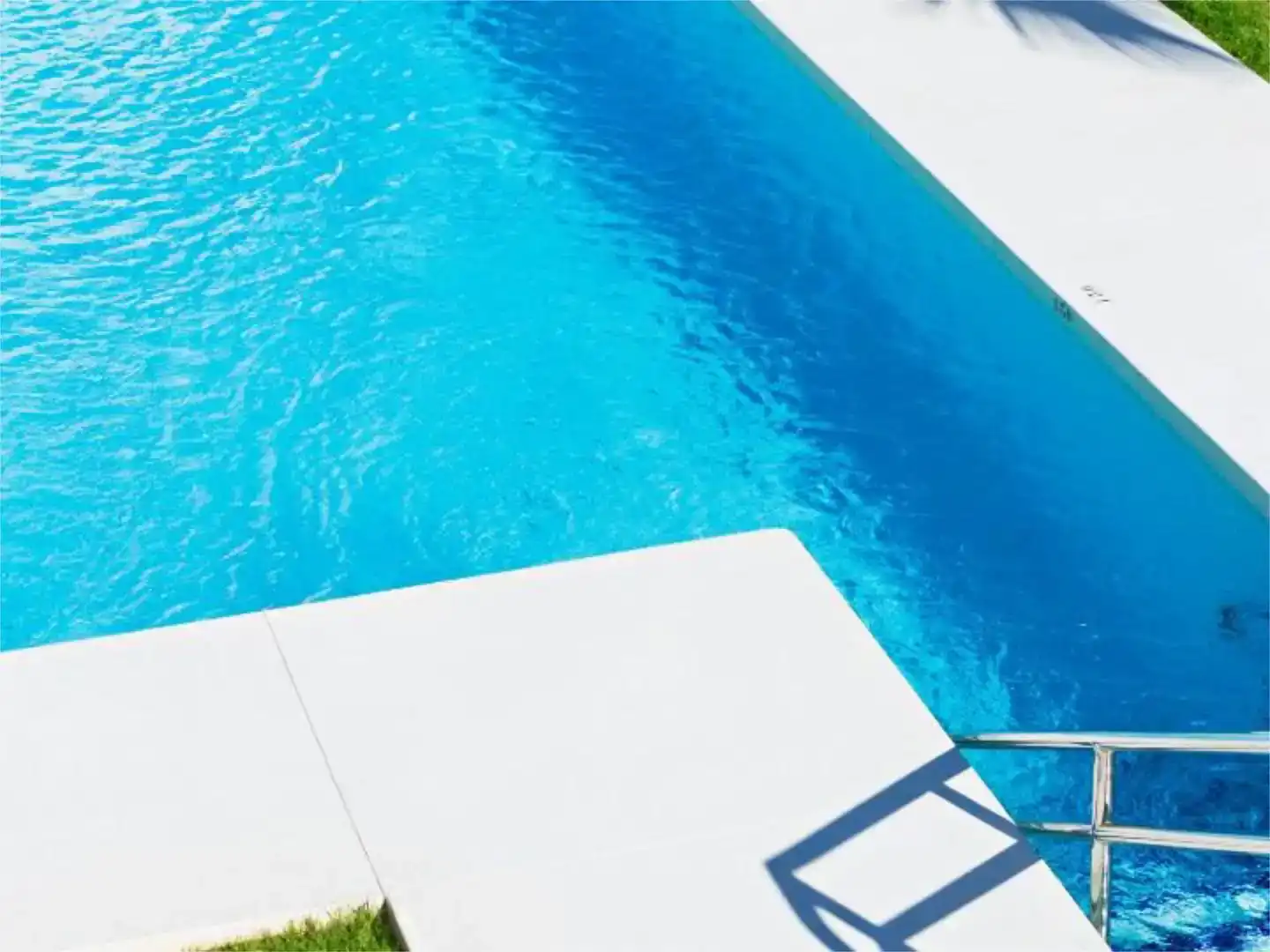 Piscina de Pis en venda en Fuengirola amb Aire condicionat, Jardí privat i Parquet