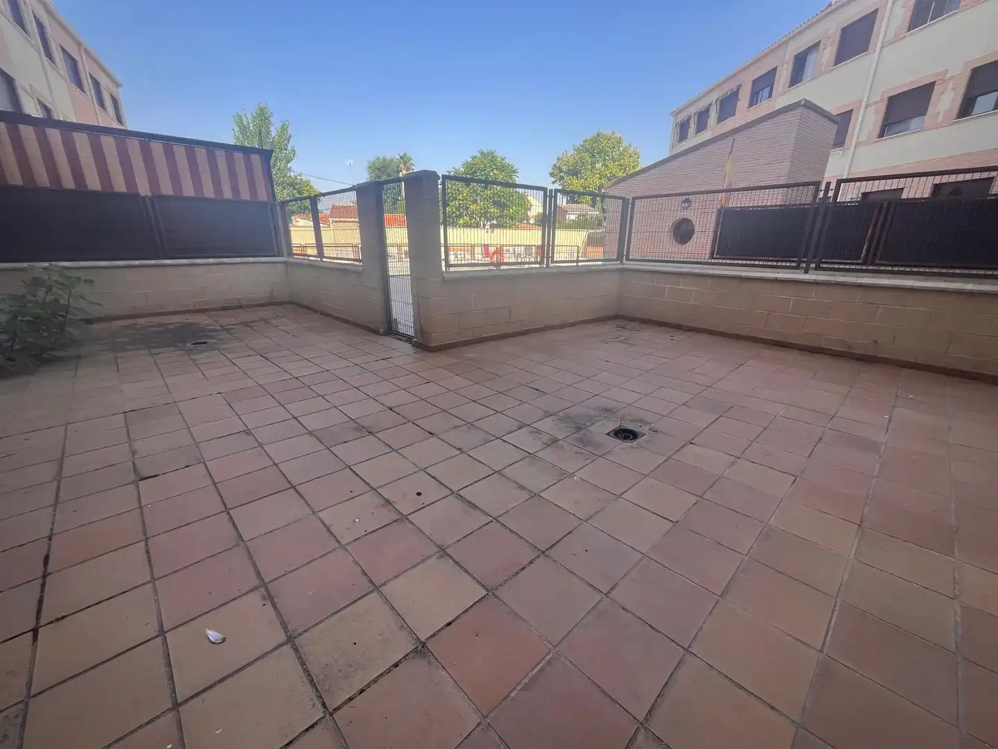 Terrasse von Wohnungen zum Verkauf in Camarena mit Gemeinschaftspool