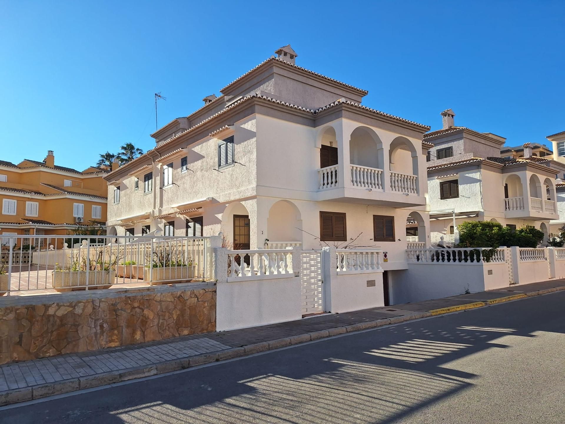 Exterior view of Single-family semi-detached for sale in Sueca  with Air Conditioner, Terrace and Furnished