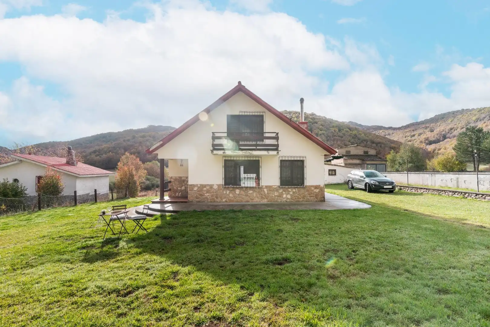 Vista exterior de Casa o chalet en venta en Burón con Jardín privado y Amueblado