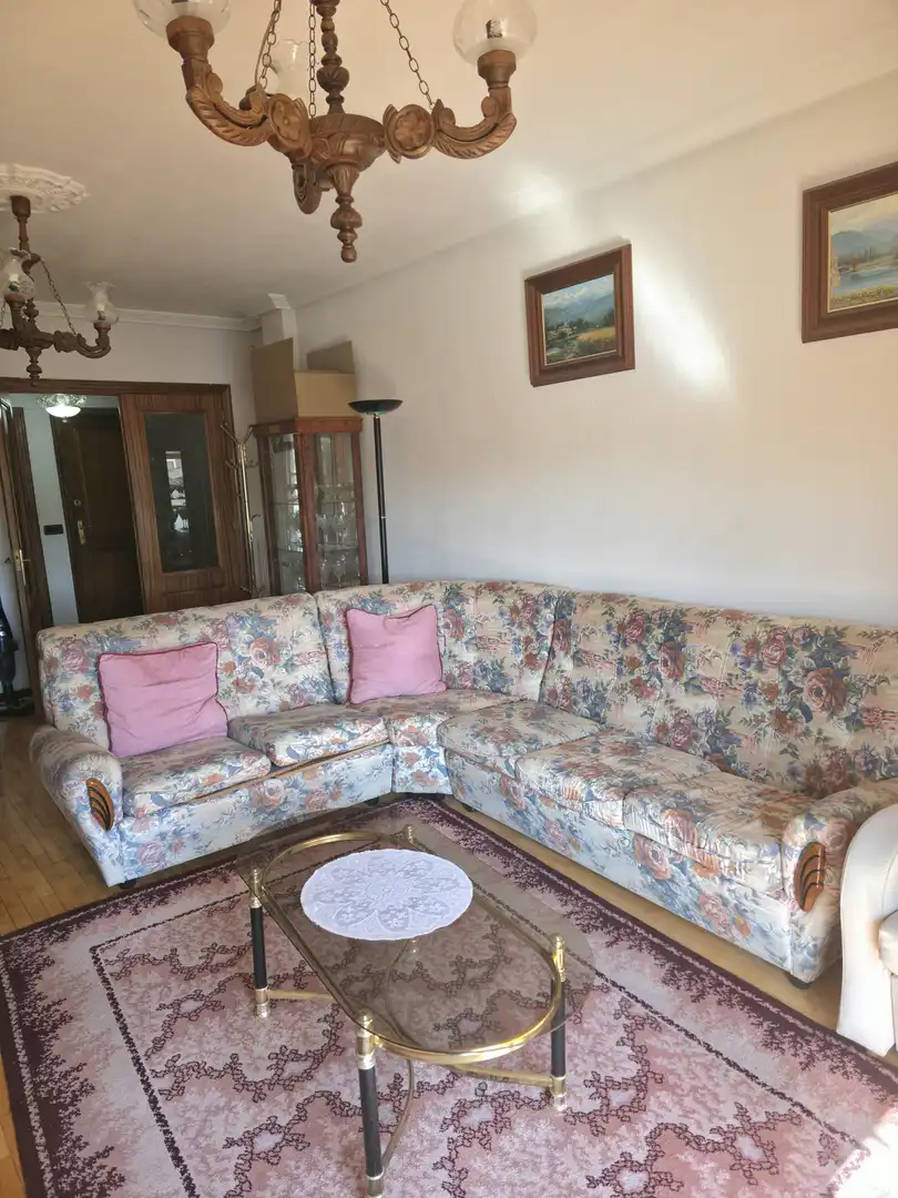 Sala d'estar de Pis en venda en Aguilar de Campoo amb Calefacció, Parquet i Traster