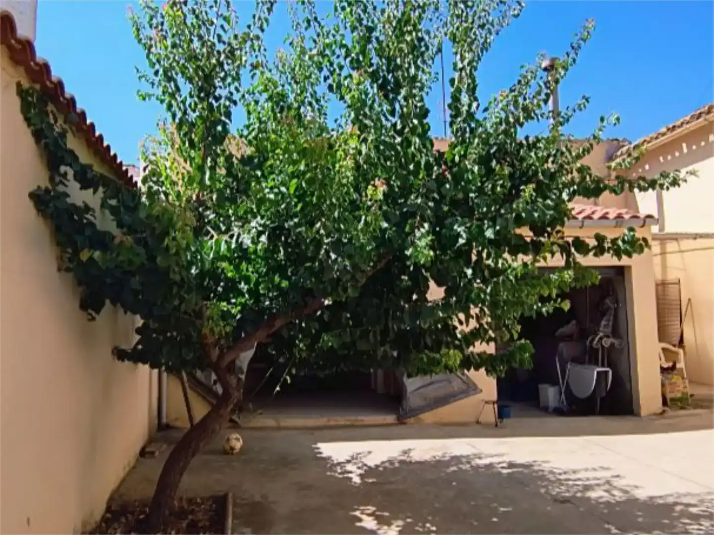 Jardín de Casa adosada en venta en Ledaña con Jardín privado, Trastero y Amueblado