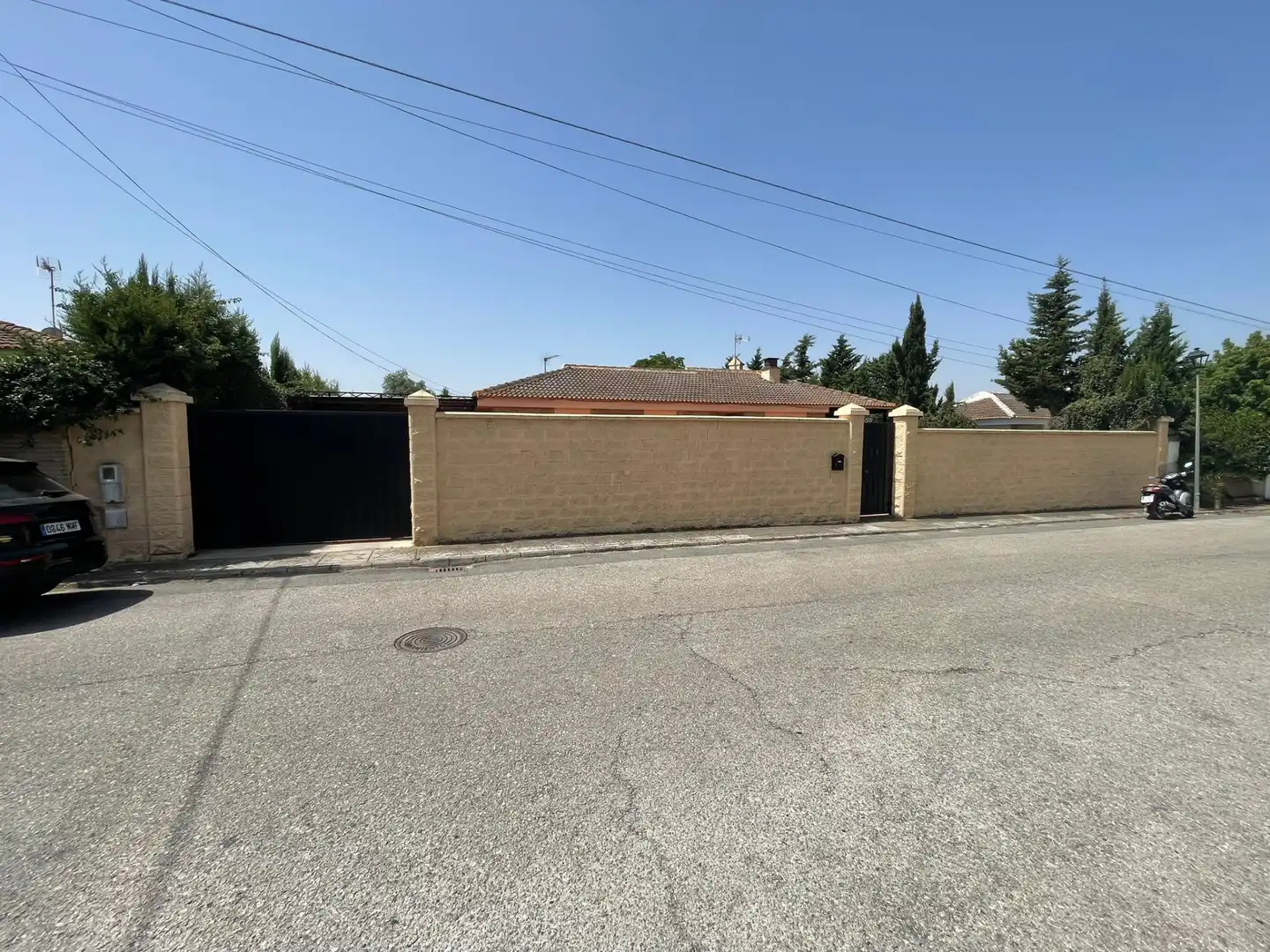 Vista exterior de Casa o chalet en venta en Palomares del Río con Jardín privado, Piscina y Amueblado