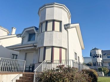 Chalet con jardín en venta en Calle San Roque 1D