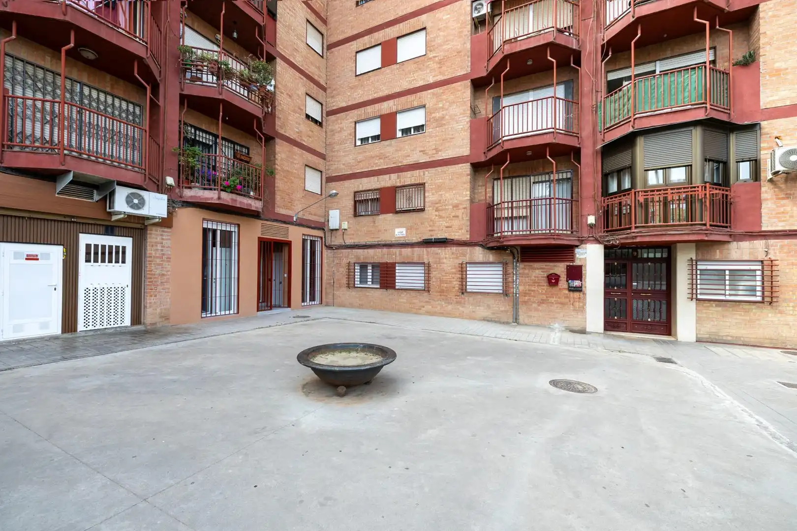 Exterior view of Flat for sale in Granada  with Air Conditioner, Heating and Furnished