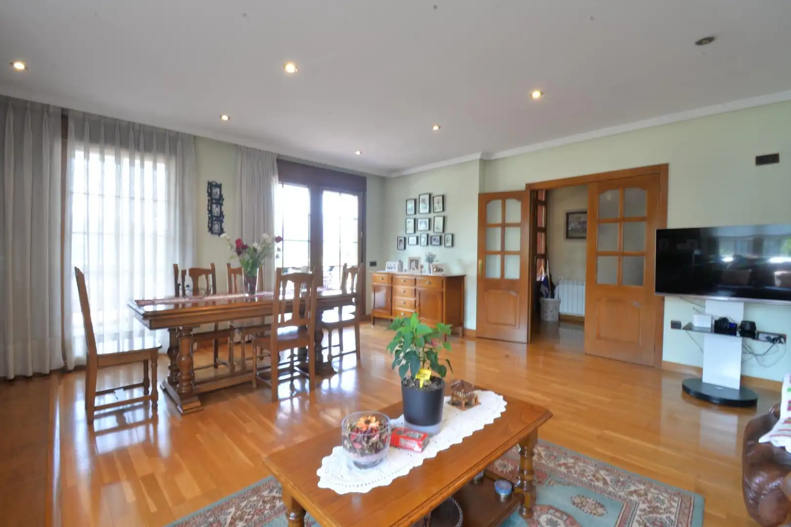 Comedor de Casa o chalet en venta en Oviedo  con Calefacción, Jardín privado y Terraza