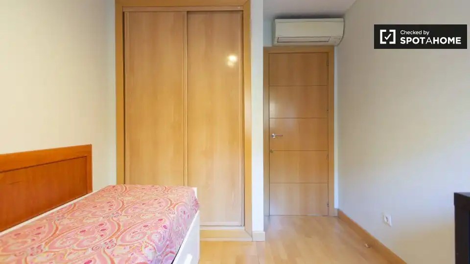 Habitación de Piso de alquiler en Pozuelo de Alarcón con Aire acondicionado, Calefacción y Amueblado