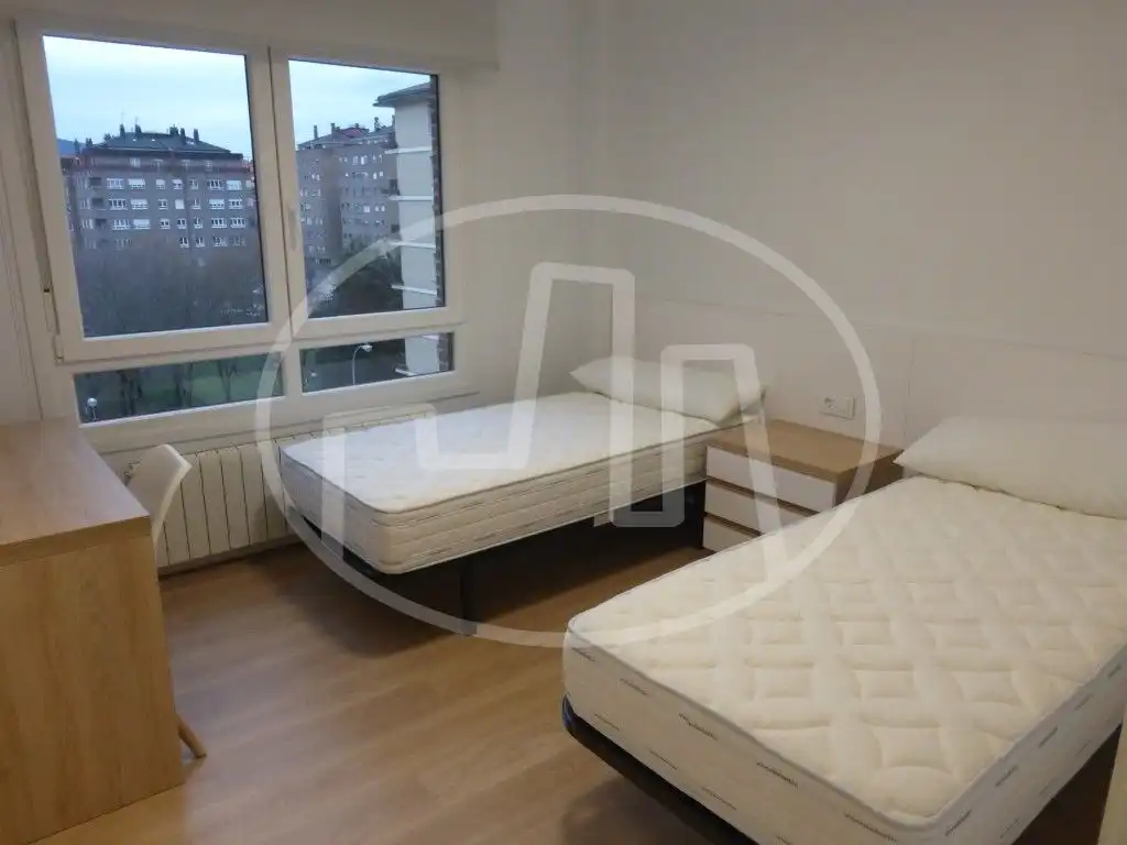 Piso de alquiler en Calle Serafín Olave, Iturrama