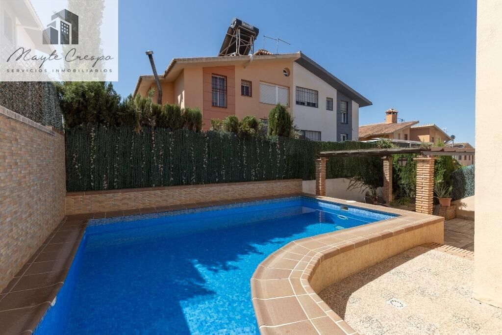 Swimming pool of Single-family semi-detached for sale in Huétor Vega  with Air Conditioner, Heating and Private garden