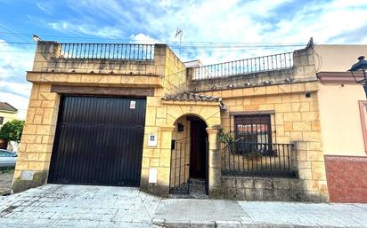 Vista exterior de Casa o xalet en venda en Guillena amb Aire condicionat i Terrassa