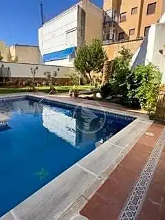 Piscina de Casa o xalet en venda en Linares amb Aire condicionat, Jardí privat i Terrassa