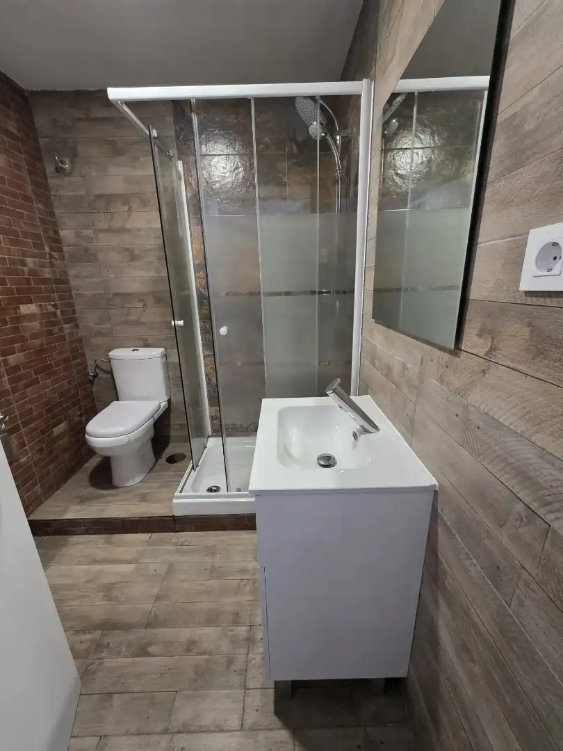 Bathroom of Flat for rent in Ferrol  with Air Conditioner, Heating and Furnished