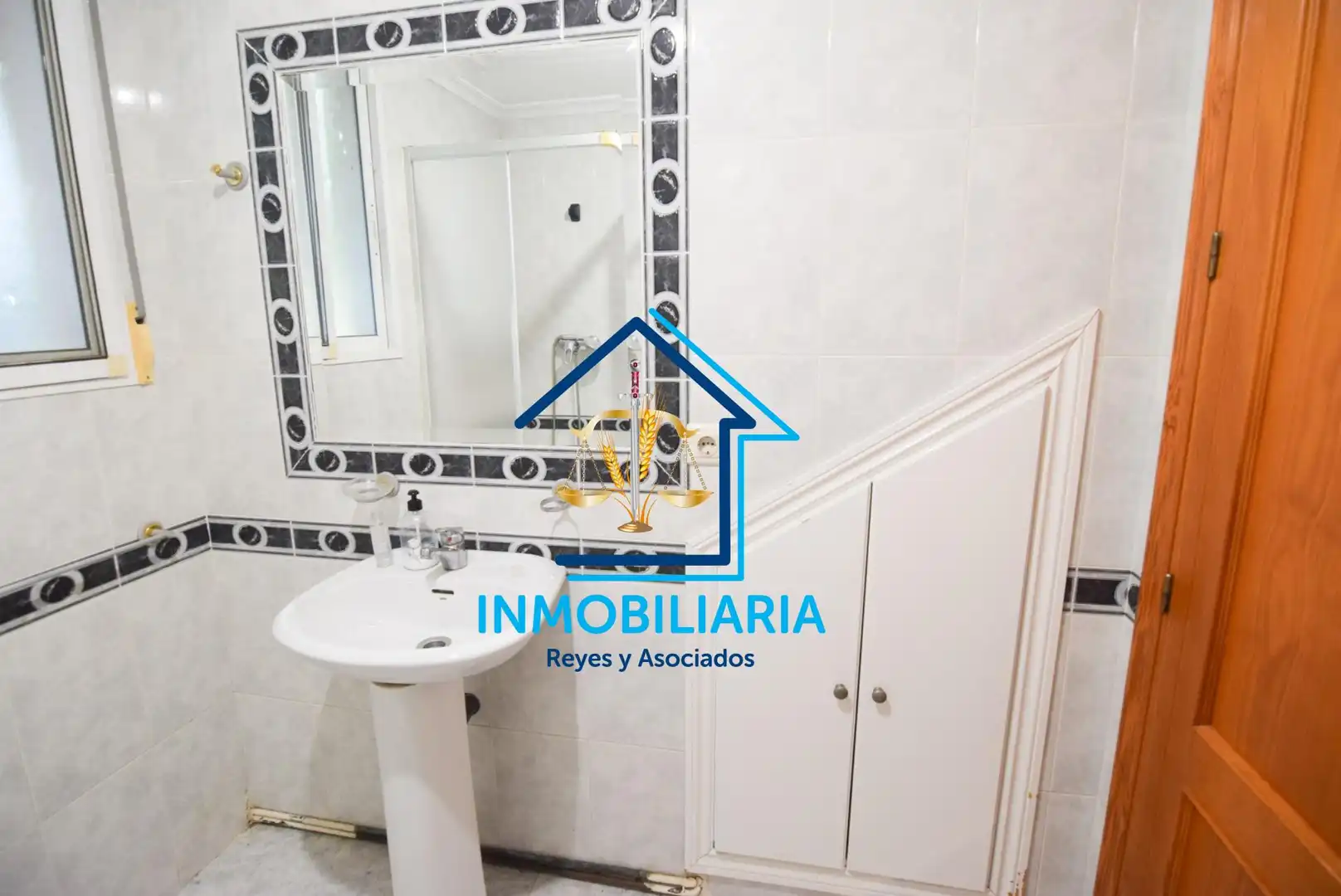 Bany de Pis en venda en Córdoba amb Aire condicionat, Moblat i Alarma
