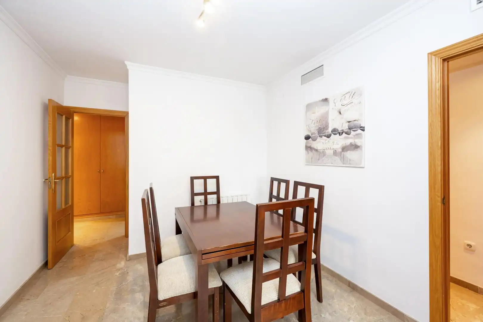 Comedor de Apartamento en venta en Granada con Calefacción, Jardín privado y Piscina comunitaria