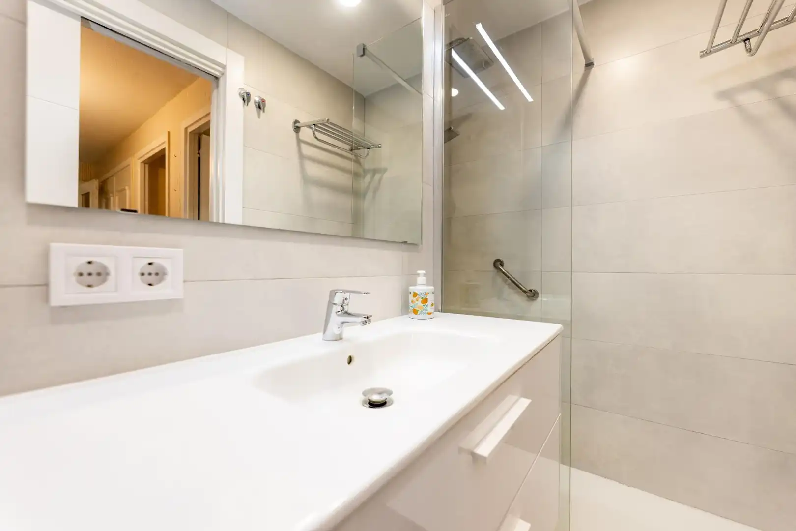 Badezimmer von Wohnung zur Miete in Madrid mit Heizung und Parkett
