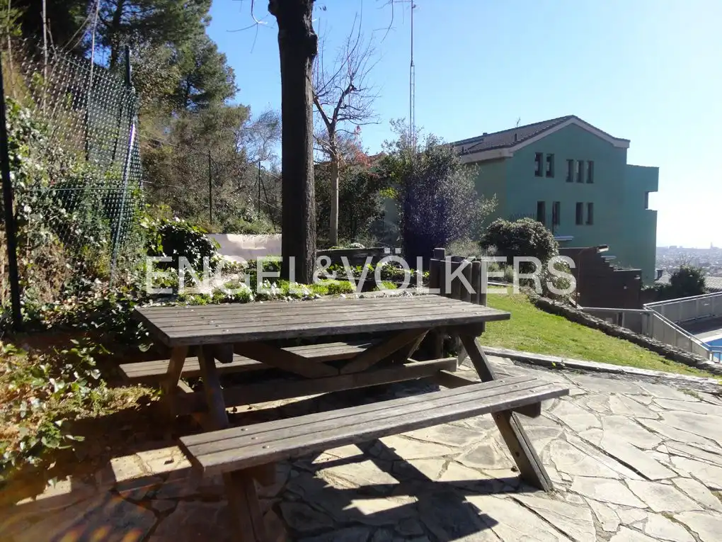 Terrasse von Einfamilien-Reihenhaus zur Miete in Barcelona mit Heizung, Terrasse und Schwimmbad