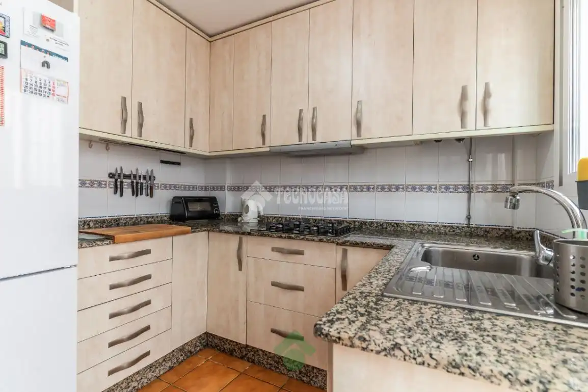 Cuina de Casa adosada en venda en Puerto Real amb Balcó