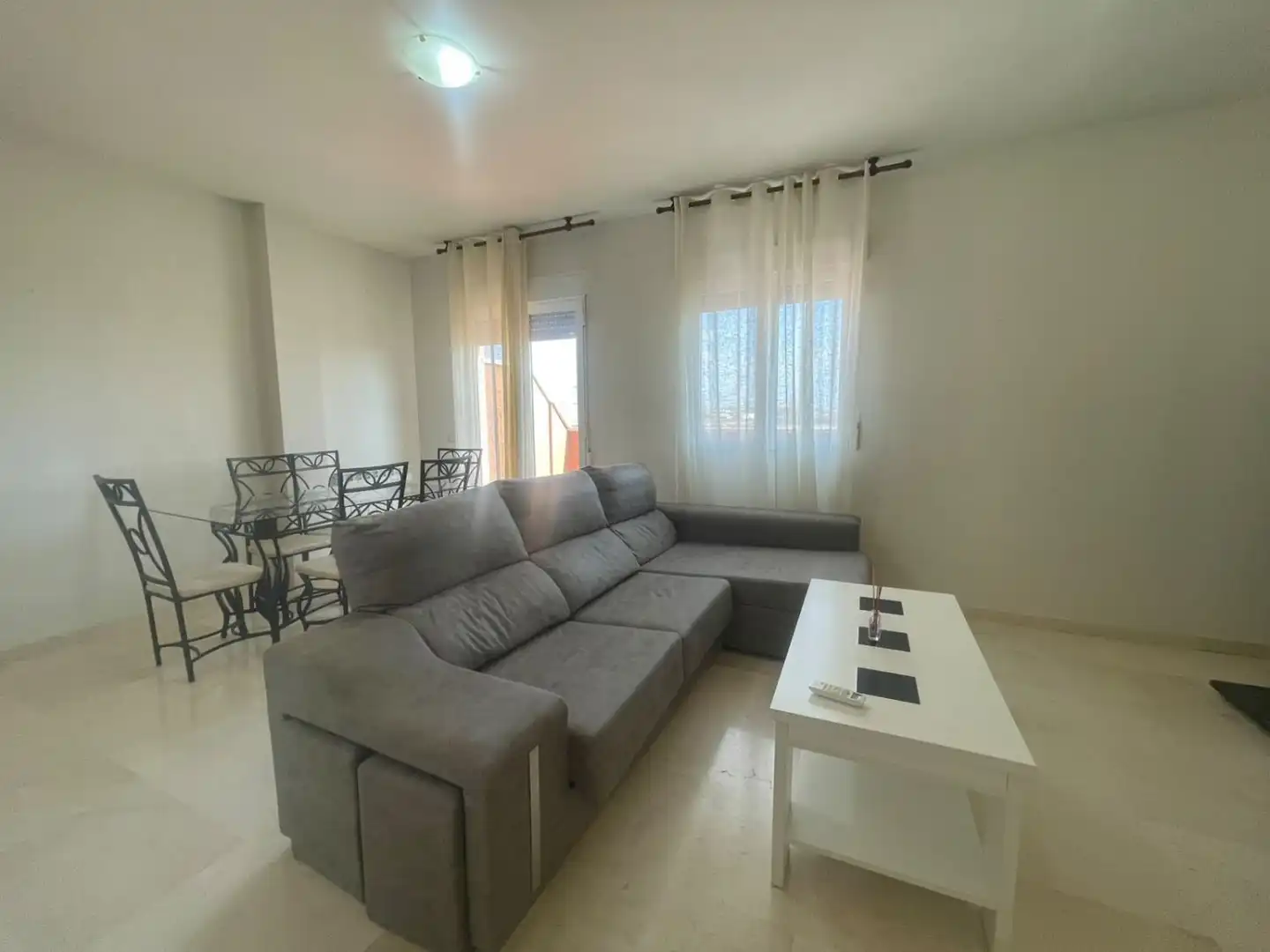 Sala de estar de Ático en venta en Valdepeñas con Aire acondicionado, Calefacción y Terraza
