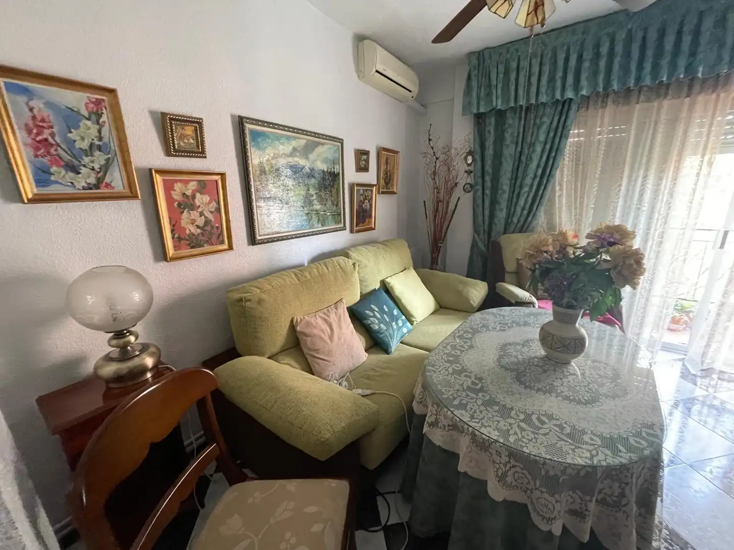 Living room of Flat for rent in Granada  with Furnished, Oven and Washing machine