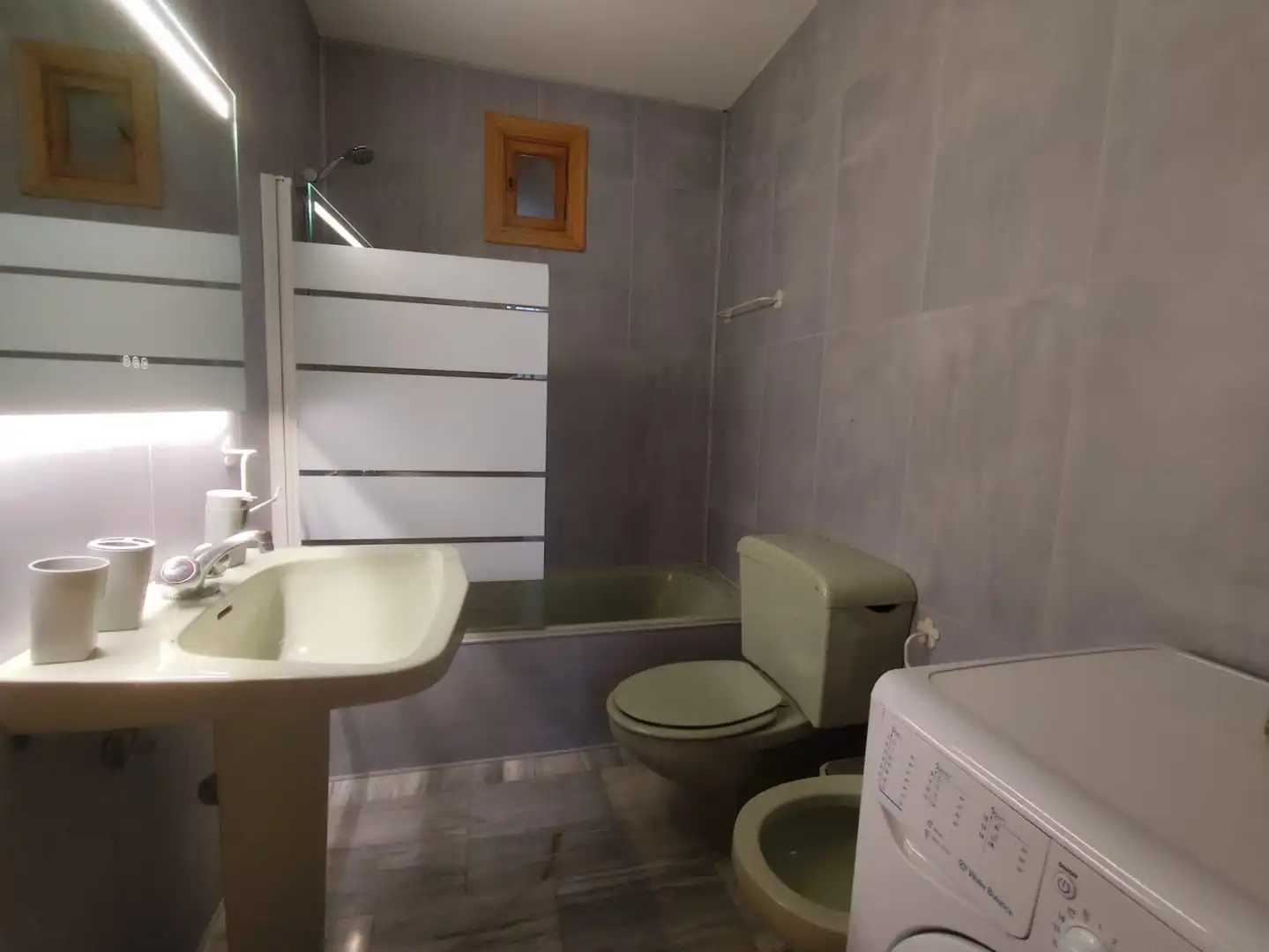 Bathroom of Flat for rent in Córdoba  with Air Conditioner, Heating and Furnished