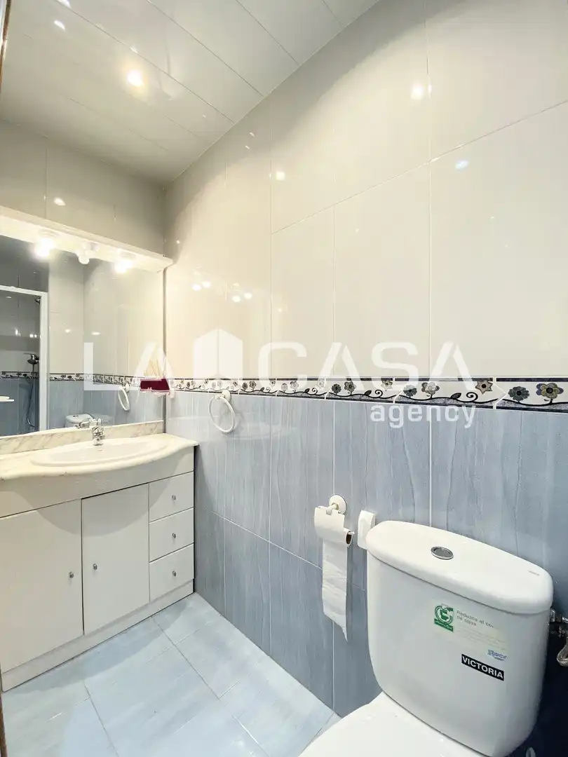 Badezimmer von Wohnung zum Verkauf in Badalona