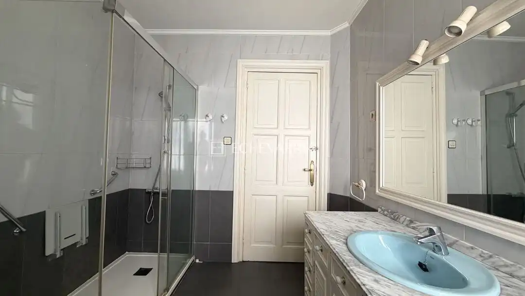 Baño de Piso en venta en Getxo  con Calefacción, Trastero y Balcón