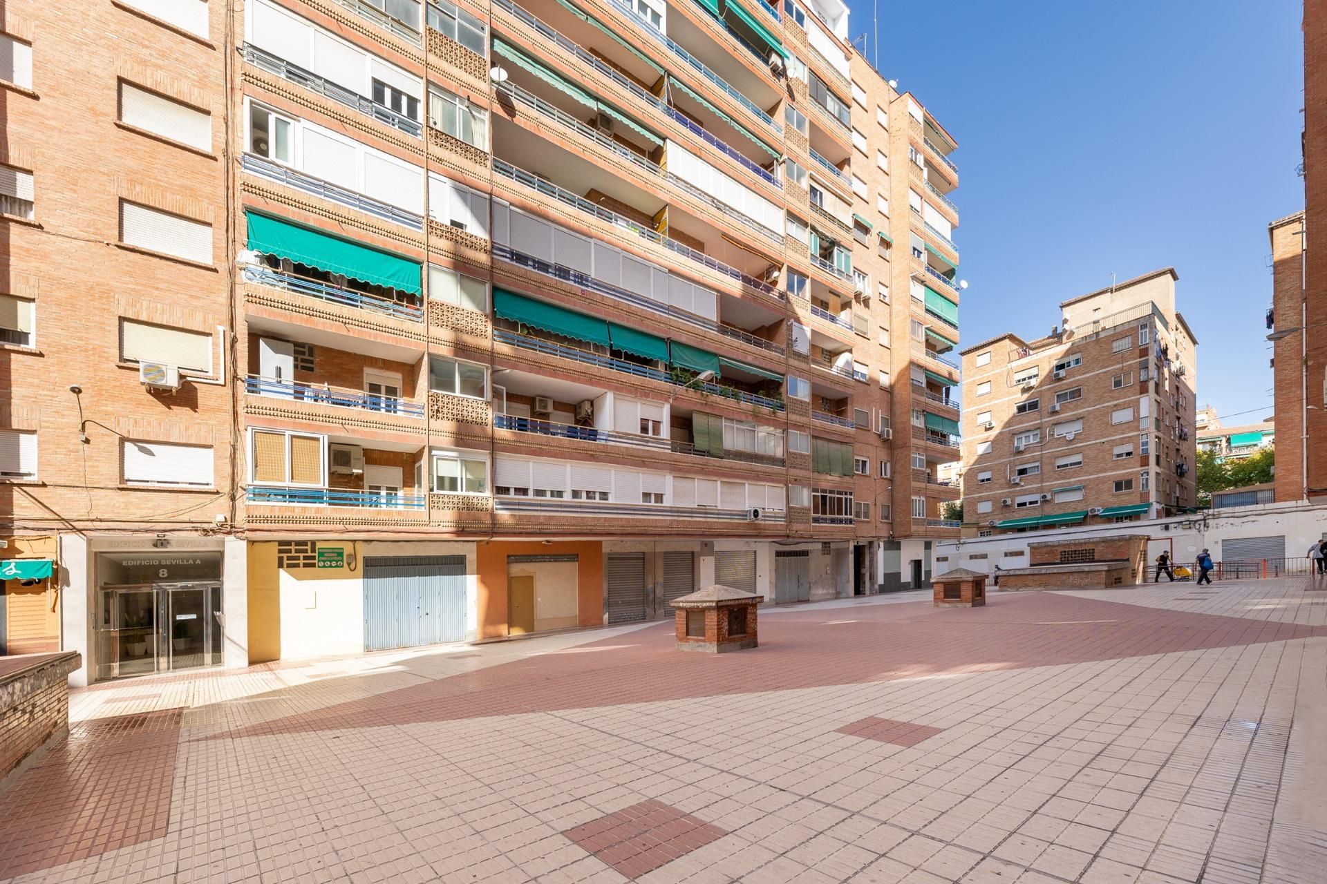 Exterior view of Flat for sale in  Granada Capital  with Terrace