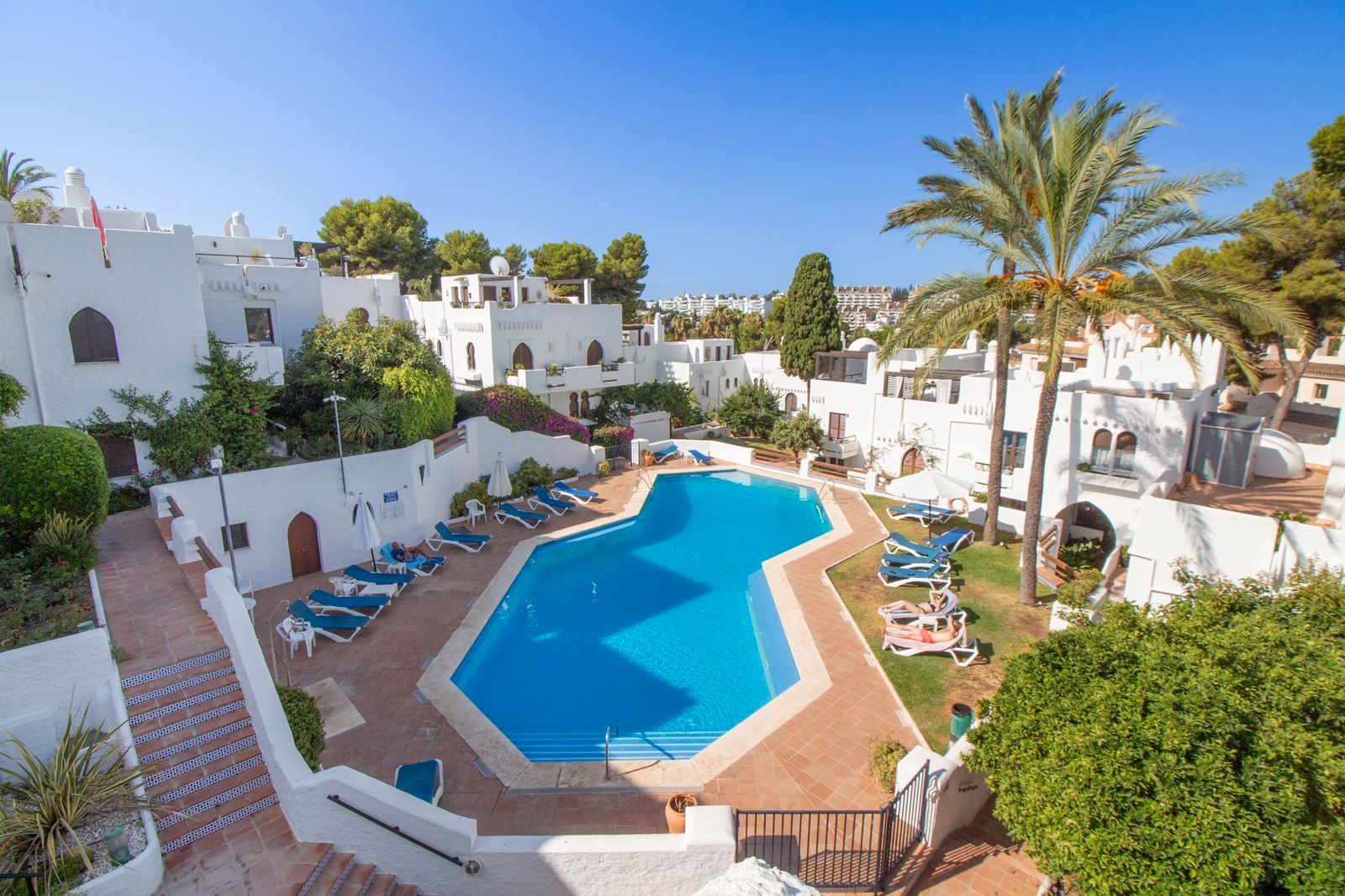 Jardí de Casa adosada en venda en Marbella amb Aire condicionat, Terrassa i Moblat