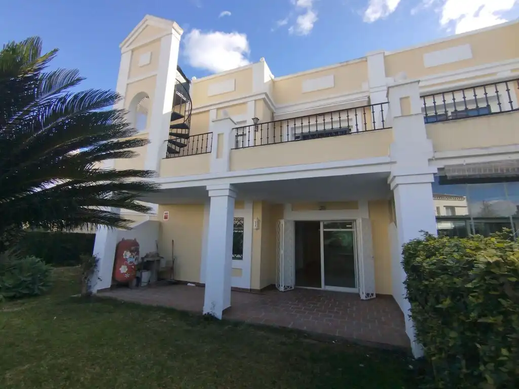 Home with pool for sale in Nueva Andalucía