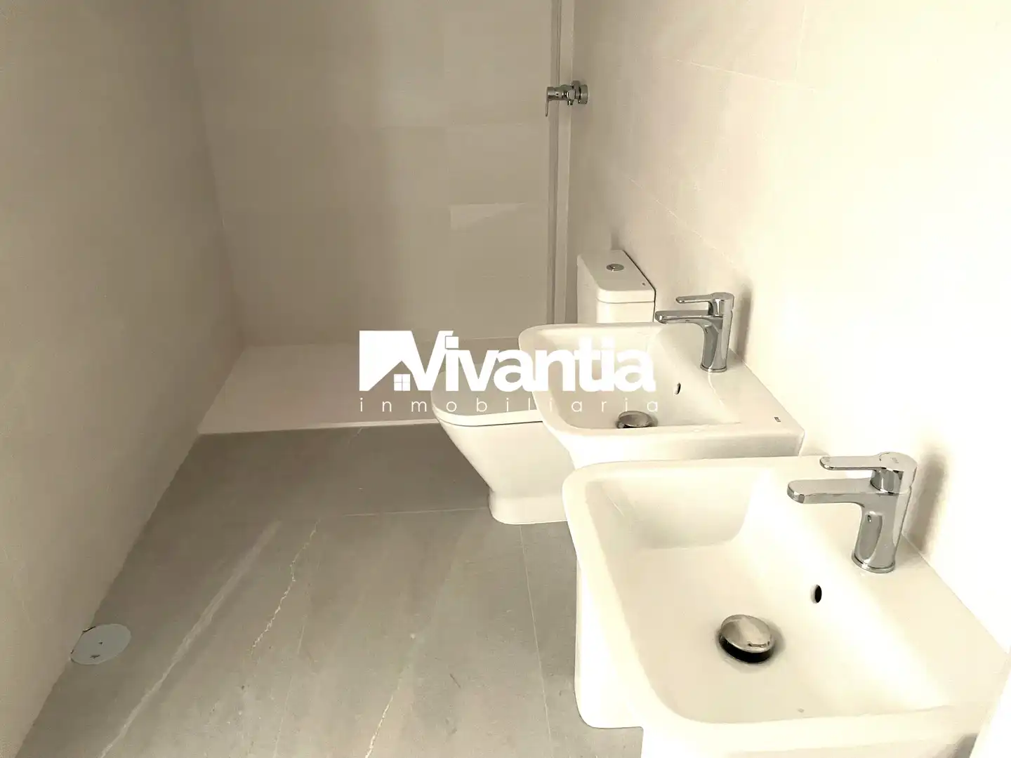 Badezimmer von Wohnung zum Verkauf in Lorca mit Parkett und Balkon