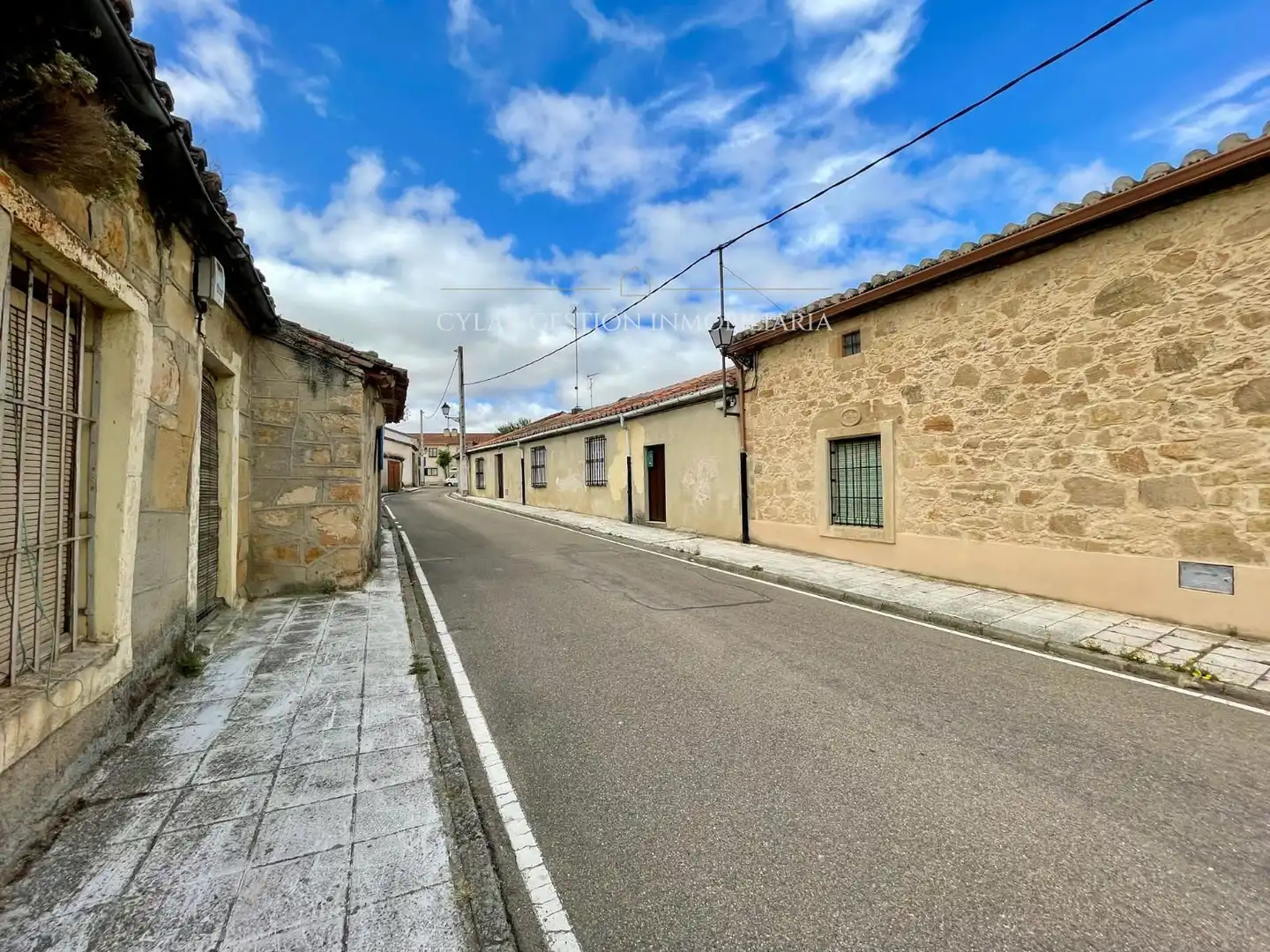 Vista exterior de Casa o chalet en venta en Monterrubio de Armuña con Terraza, Trastero y Piscina