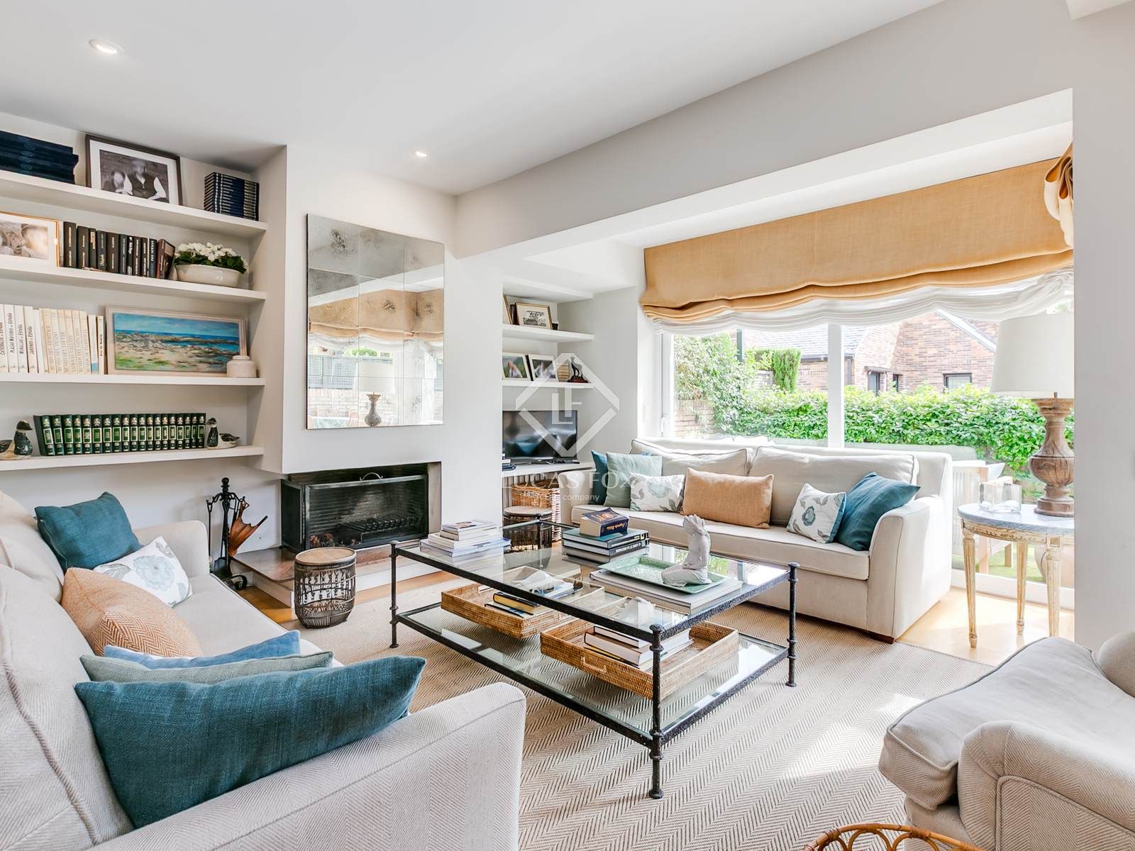 Sala de estar de Casa o chalet en venta en La Moraleja con Aire acondicionado, Calefacción y Jardín privado