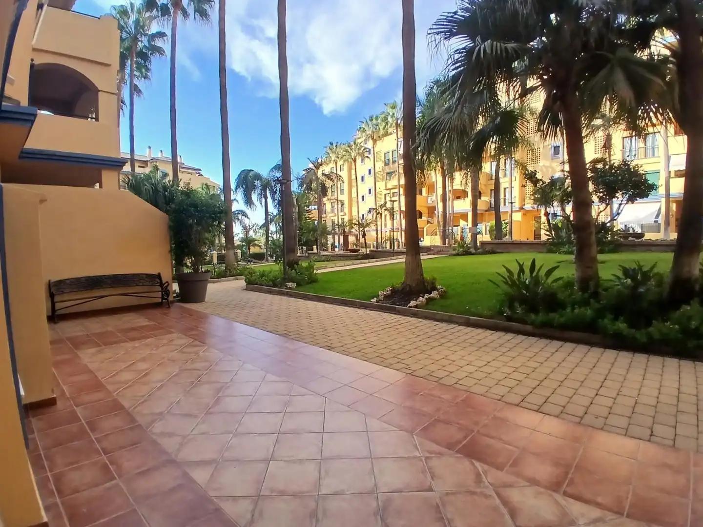 Flat with pool for sale in San Pedro de Alcántara, imagen 2