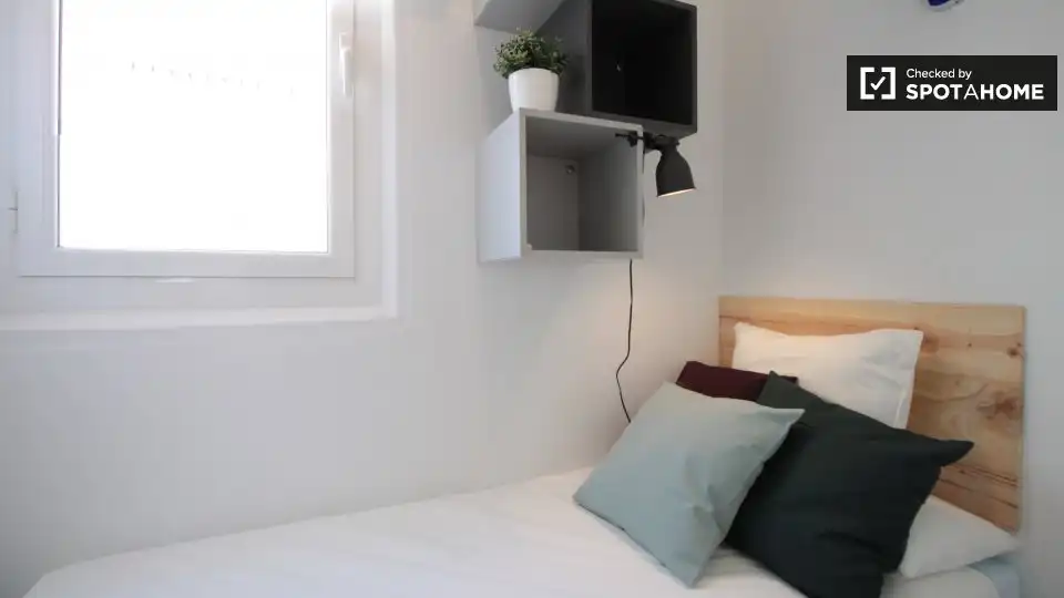 Habitación de Piso para compartir en Barcelona con Aire acondicionado, Calefacción y Amueblado