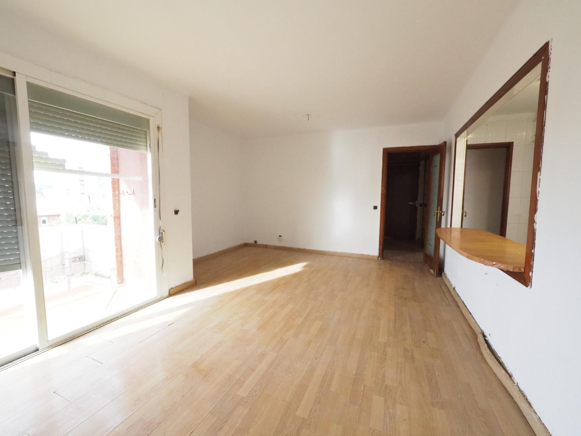 Living room of Flat for sale in Mataró  with Parquet flooring and Balcony