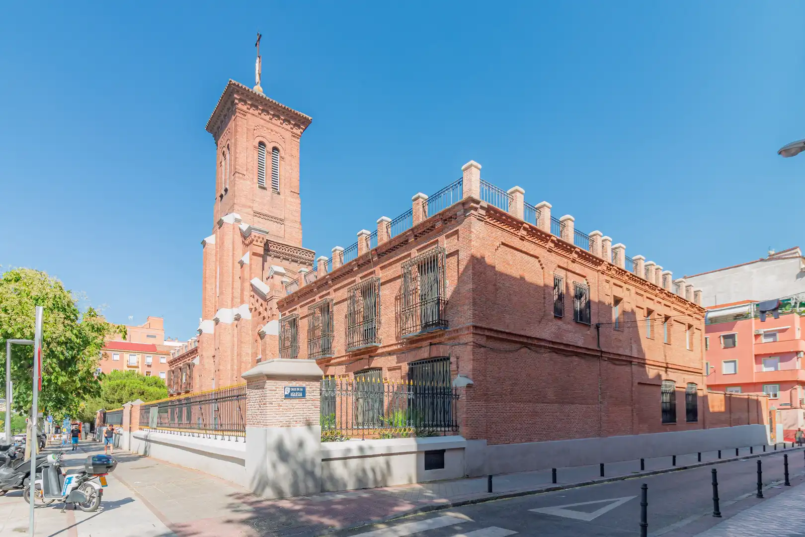 Vista exterior de Pis en venda en Madrid amb Calefacció