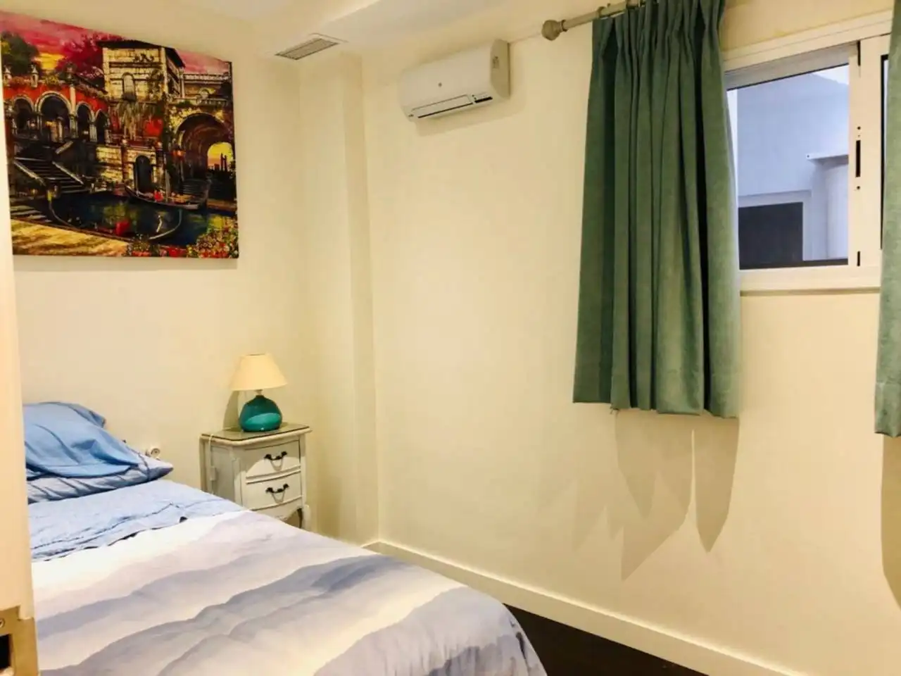 Habitación de Piso de alquiler en Cádiz con Aire acondicionado y Amueblado