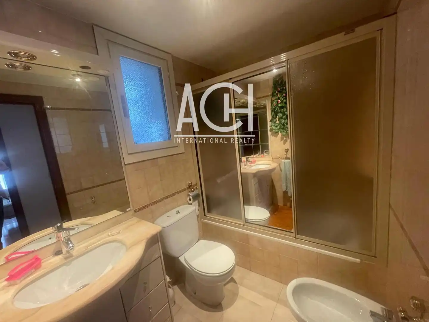 Badezimmer von Wohnung zum Verkauf in Bilbao  mit Heizung, Parkett und Terrasse