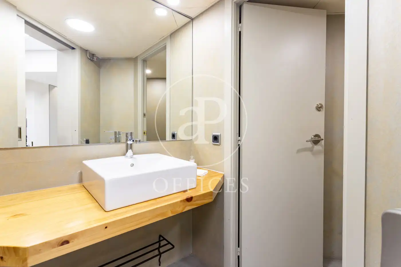 Baño de Oficina en venta en Barcelona con Aire acondicionado y Calefacción