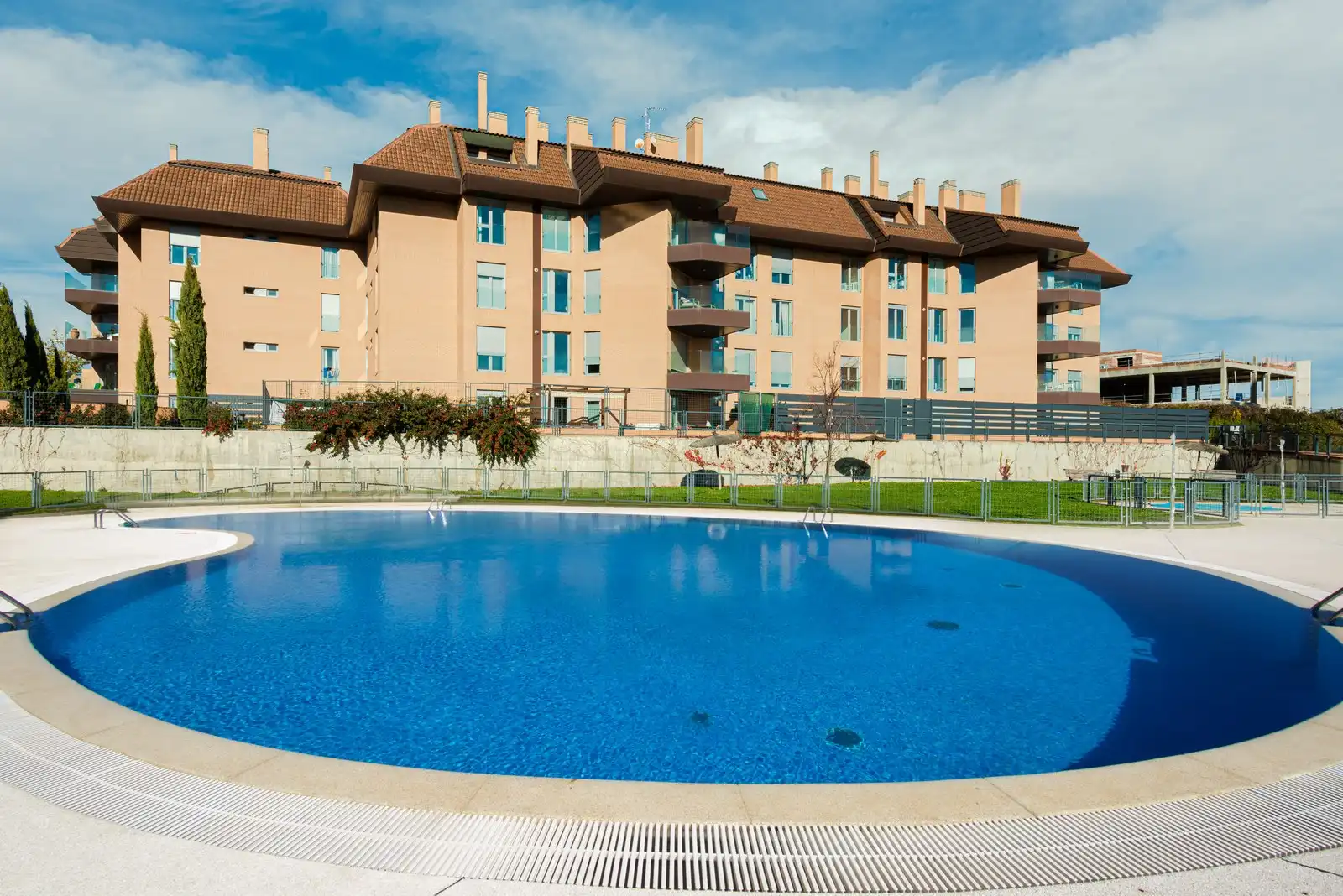 Swimming pool of Flat for rent in Boadilla del Monte  with Air Conditioner, Heating and Oven