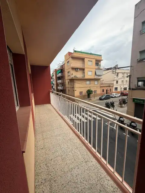 Exterior view of Flat for sale in Badalona  with Furnished and Balcony