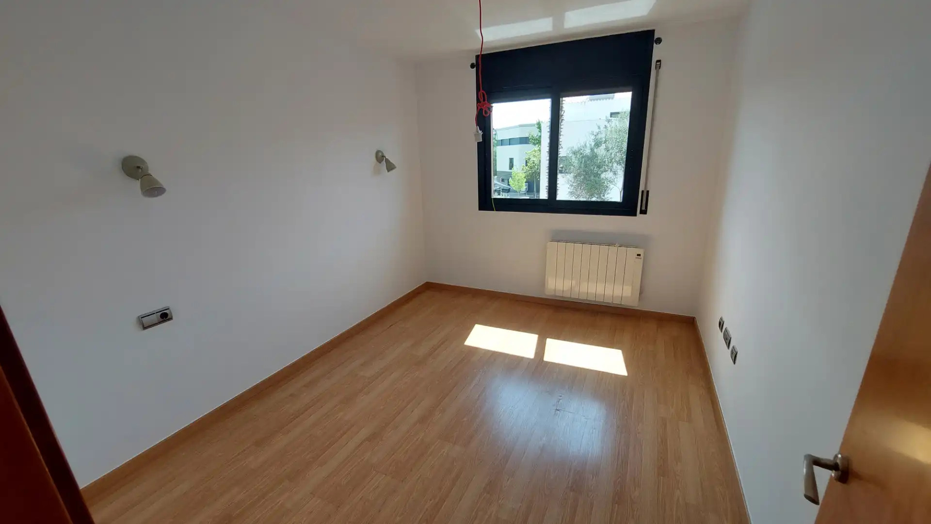 Habitación de Casa adosada en venta en Vilafranca del Penedès con Aire acondicionado, Calefacción y Jardín privado