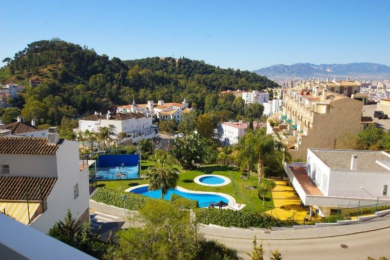 Exterior view of Single-family semi-detached for sale in Málaga Capital  with Air Conditioner, Heating and Terrace