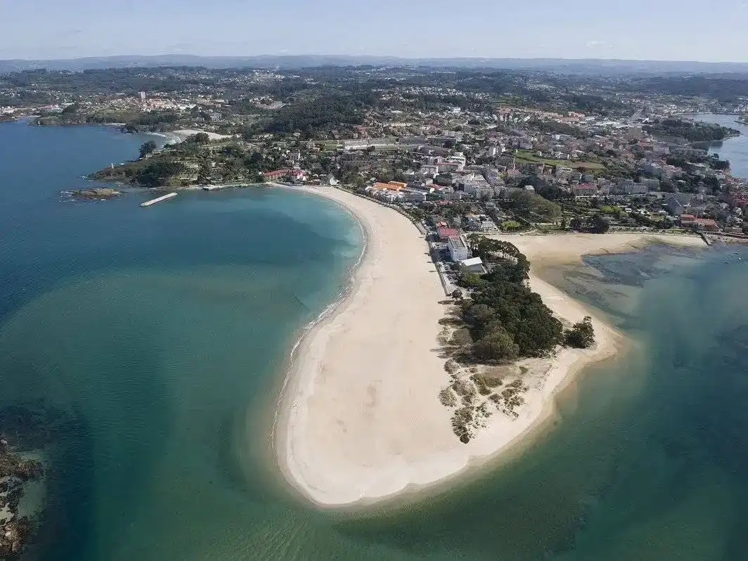 Pis en venda en A Coruña Capital  amb Jardí privat, Parquet i Piscina
