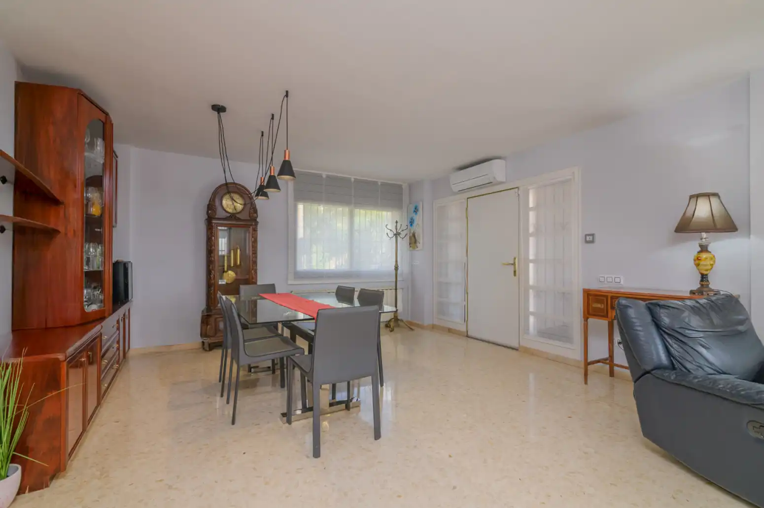 Comedor de Casa o chalet de alquiler en Viladecans con Terraza, Piscina y Balcón