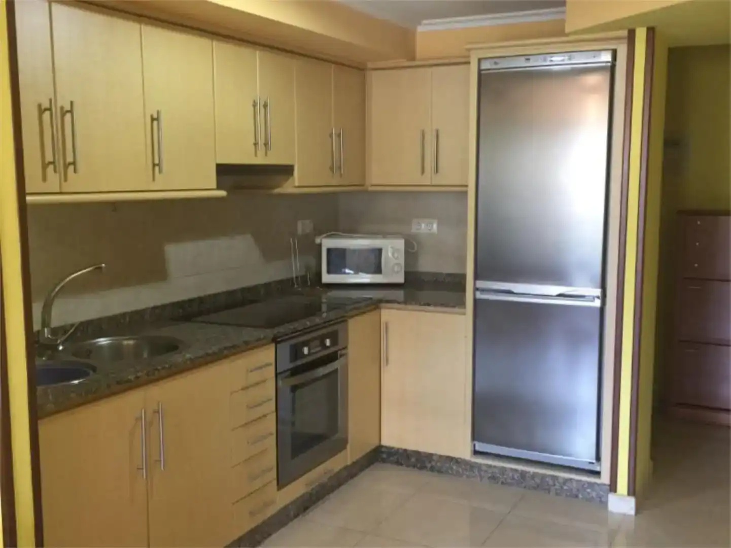Cuina de Apartament de lloguer en Viveiro amb Moblat