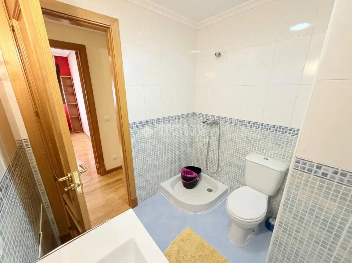 Baño de Piso en venta en Seseña con Aire acondicionado