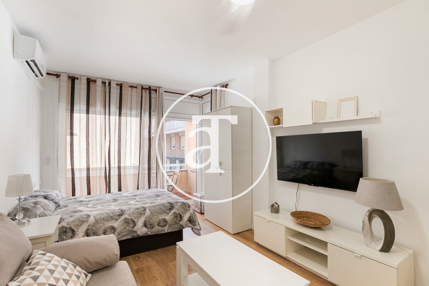 Dormitori de Estudi de lloguer en  Barcelona Capital amb Aire condicionat, Calefacció i Terrassa