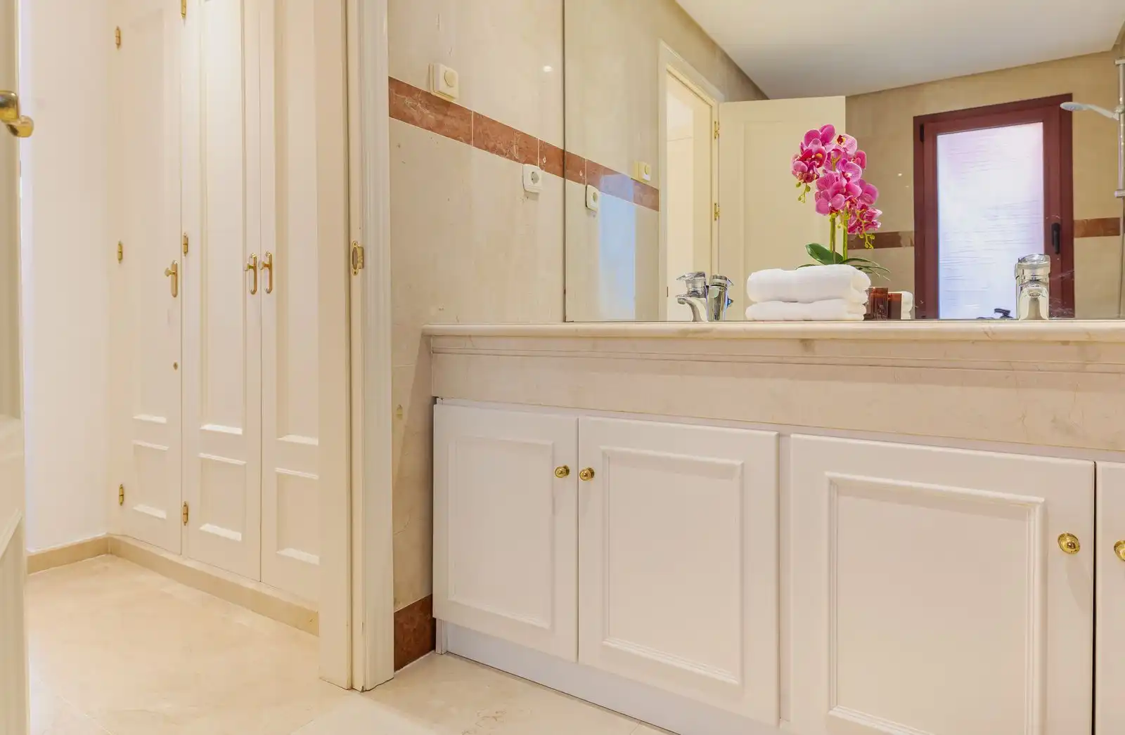 Apartamento con piscina en venta en Estepona Pueblo, imagen 17