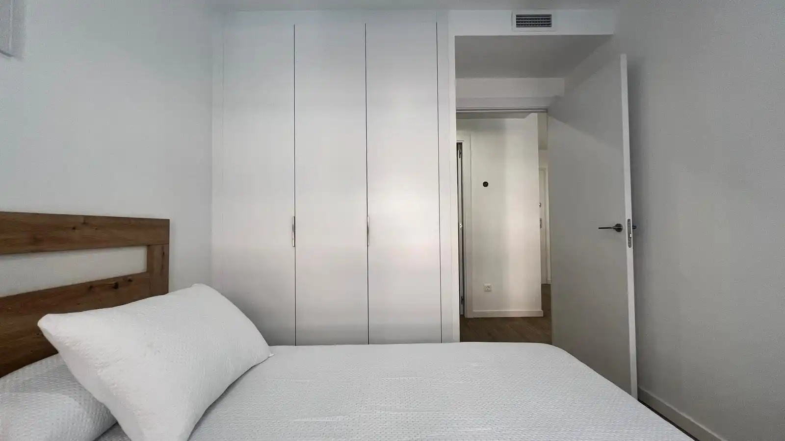 Habitación de Piso en venta en Castellón de la Plana / Castelló de la Plana con Aire acondicionado, Terraza y Trastero